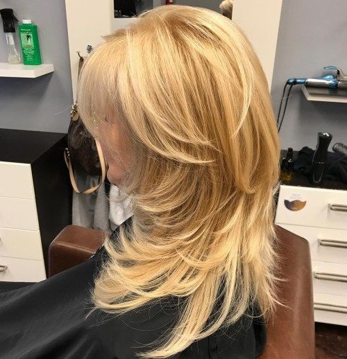 дълго Layered Blonde Hairstyle