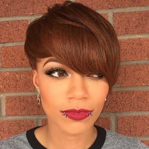 تصفيفة الشعر البني القصير للنساء السود