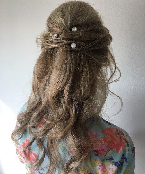 Formální Messy Half Up Hairstyle