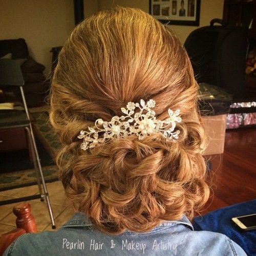къдрав Chignon Mother Of The Bride Updo