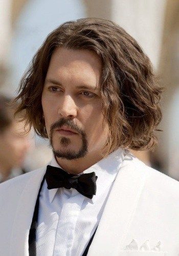 дълго wavy hairstyle for men
