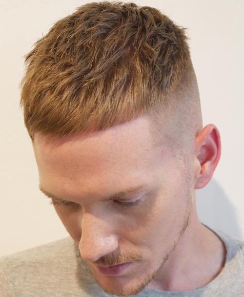 Männer's Short Undercut Haircut
