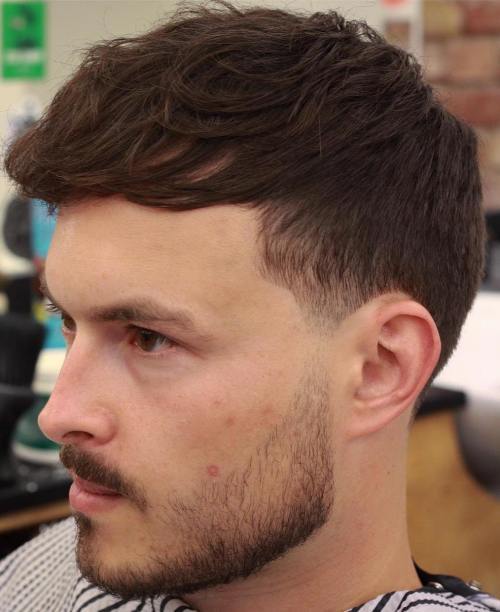 Männer's Wavy Undercut Haircut