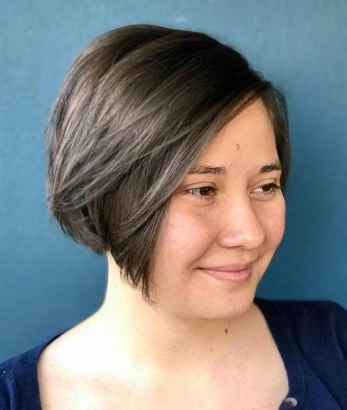 Къс Angled Bob For Round Face