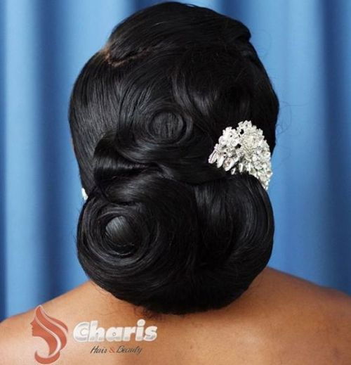 Schwarzer Hochzeits-Hochsteckfrisur für langes starkes Haar