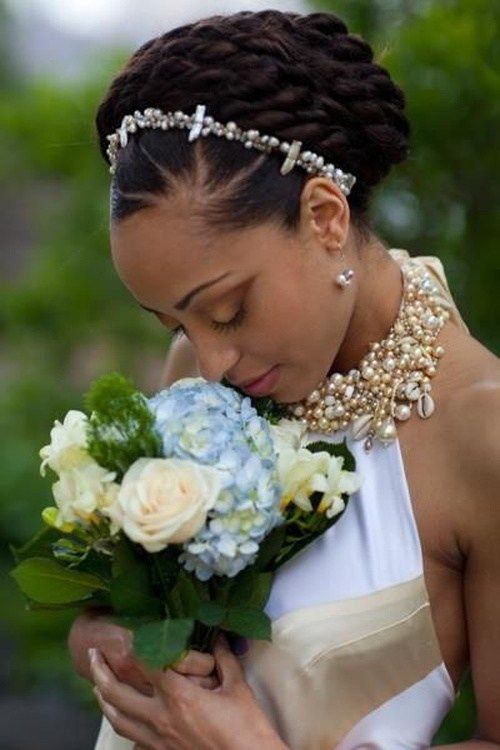 Hochzeit Hochsteckfrisur für afroamerikanische Frauen