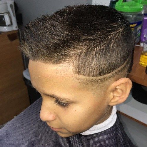 Chlapci Quiff Hairstyle With Low Fade