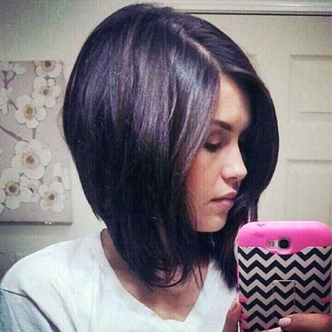 дълго inverted bob with a side part