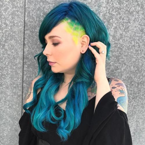 дълго Teal Hairstyle With Temple Undercut