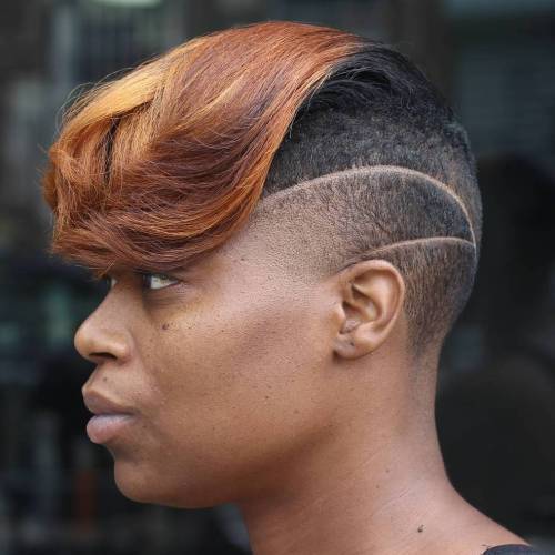 المرأة الأفريقية الأمريكية's Half Shaved Hairstyle