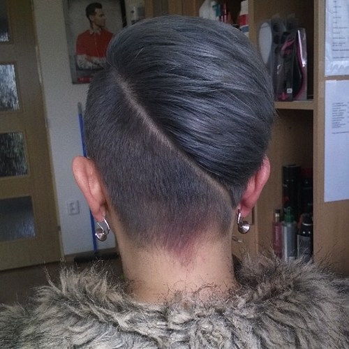 krátký women hairstyle with diagonal undercut