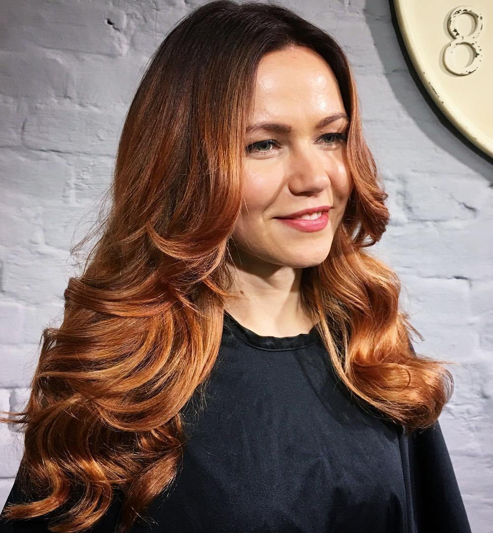 дълго Caramel Hair With Root Fade