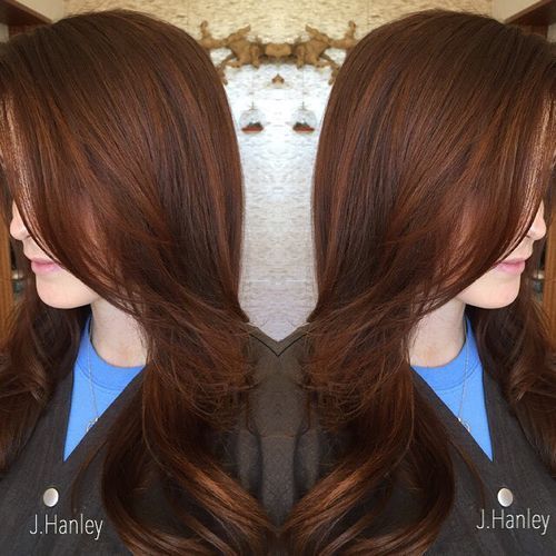 тъмен brown hair with subtle red highlights