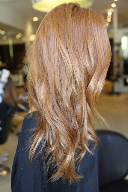 temný strawberry blonde hair with highlights