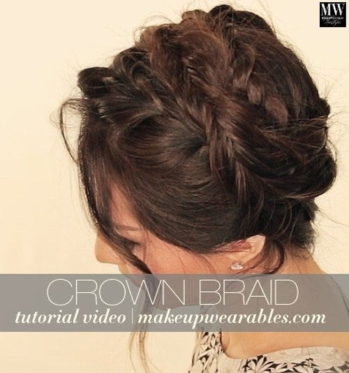 chaotický updo with crown braid