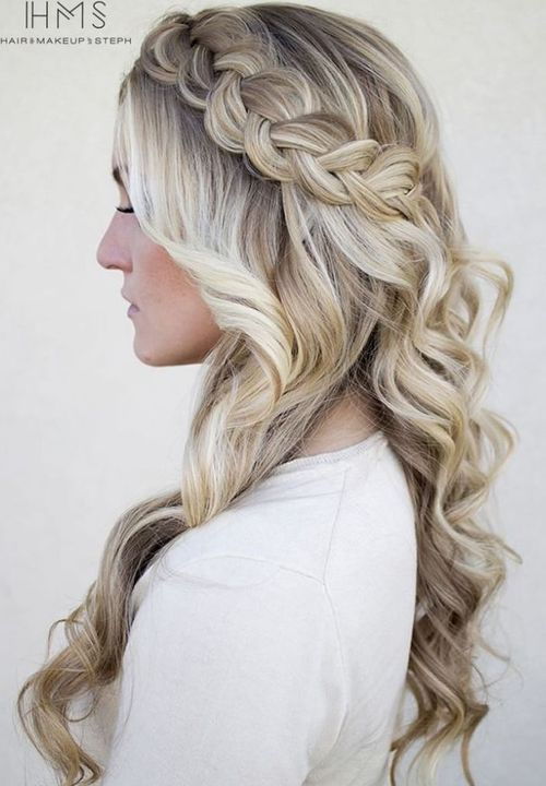blondýnka curly hairstyle with a Dutch crown braid