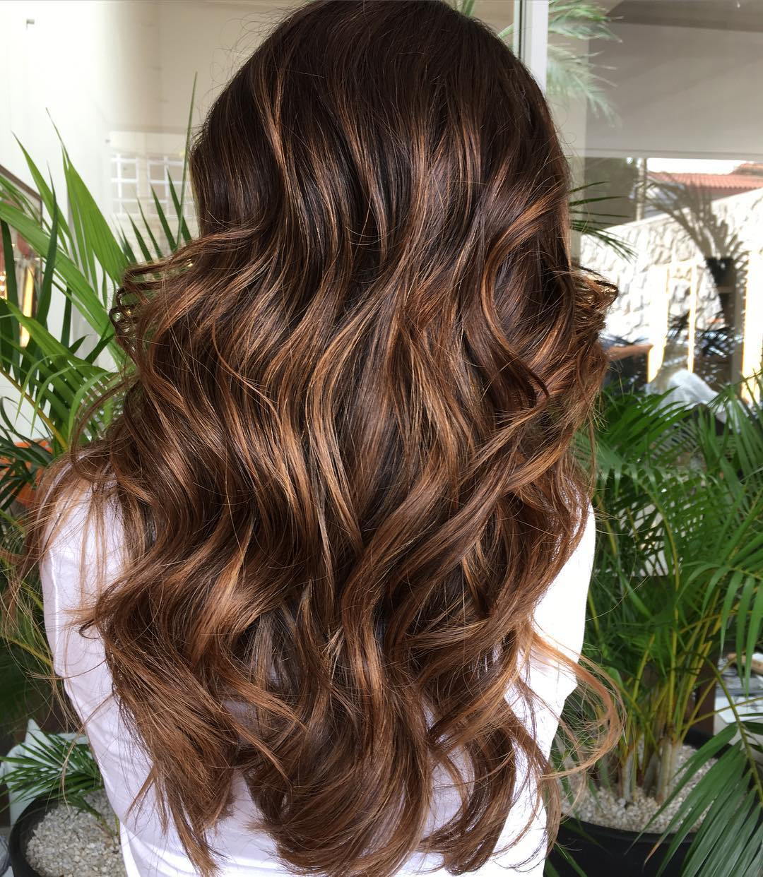 Temný Brown Hair With Chocolate Highlights