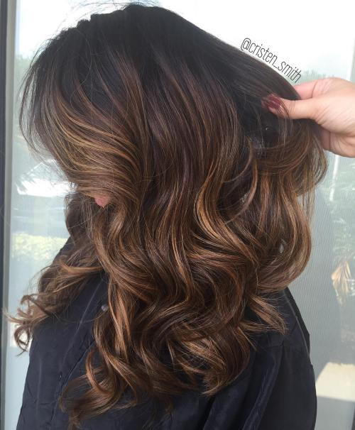 Světlo Brown Balayage Hair With Black Roots
