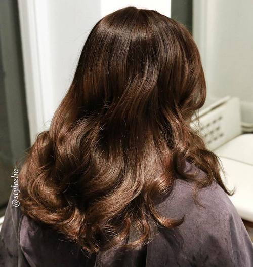 дълго Wavy Hairstyle For Brown Hair
