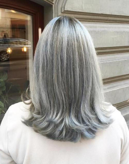 Mittlere graue Frisur für glattes Haar