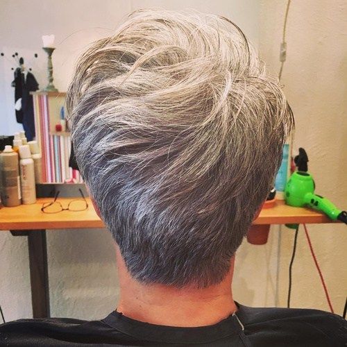 短锥形灰色发型
