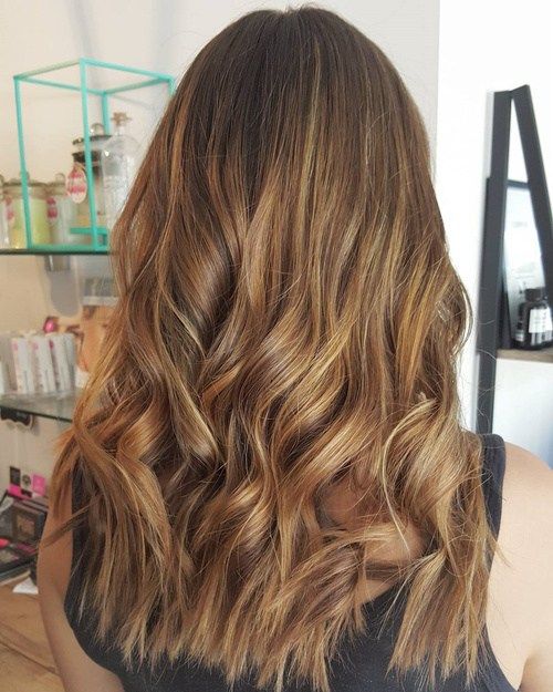 тъмен Brown Hair With Caramel Ombre Highlights