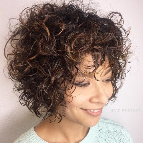 Къс Curly Hairstyle With Subtle Highlights