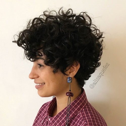 Přirozeně Curly Pixie Hairstyle