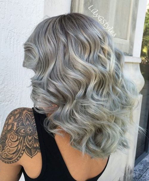 Střední délka Thick Curly Gray Hairstyle