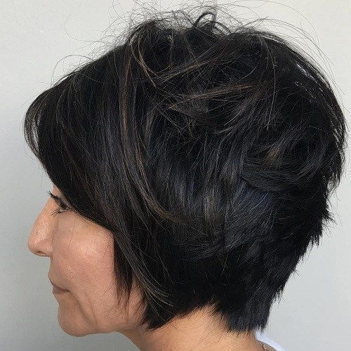 Krátký Layered Hairstyle For Women Over 40