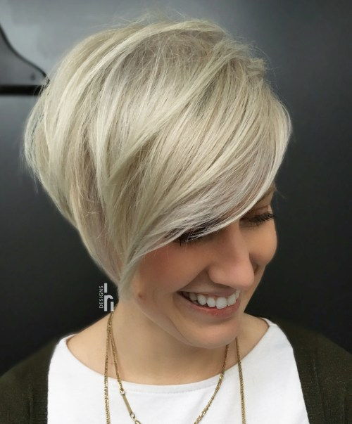 Dlouho Layered Pixie With Bangs