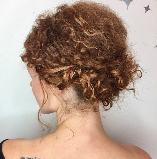 Einfaches Messy Curly Updo