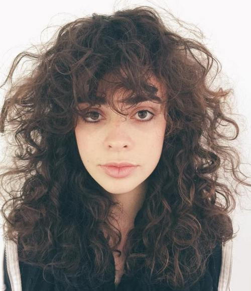 дълго Curly Hairstyle With Bangs
