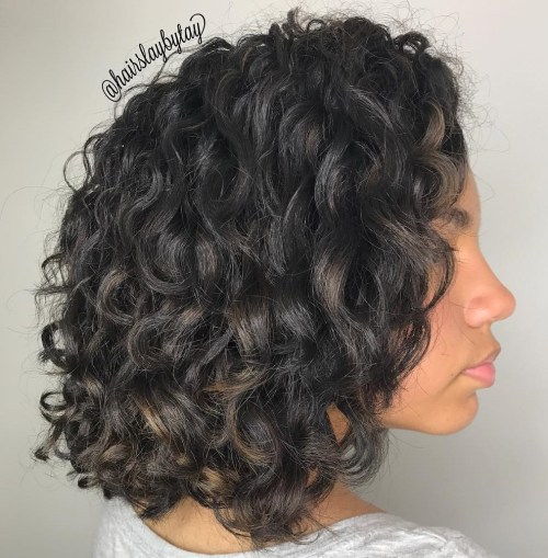 черно Curly Shoulder Length Hairstyle