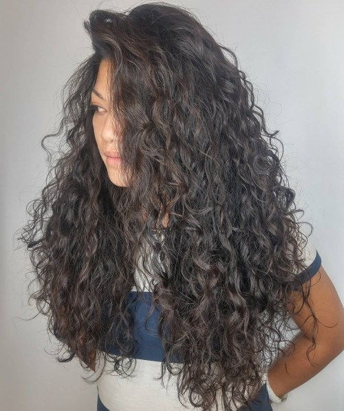 дълго Curly Brunette Hairstyle