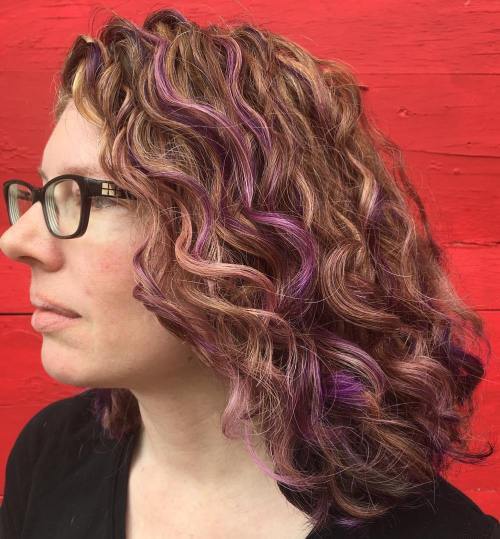червен Curly Hair With Purple Highlights