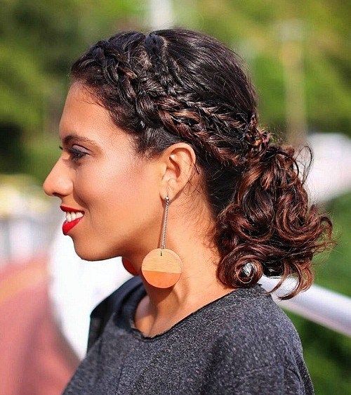 къдрав Ponytail With Two Braids