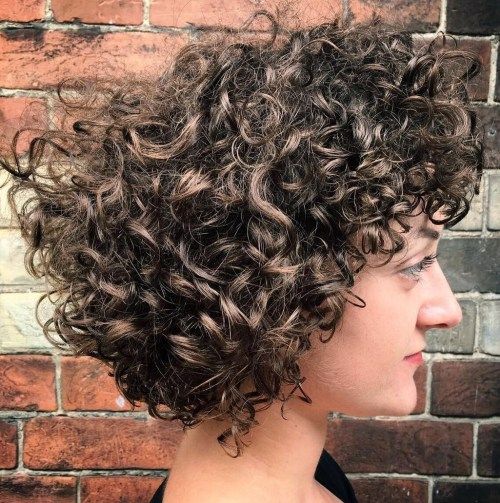 Medium Curly Layered Frisur