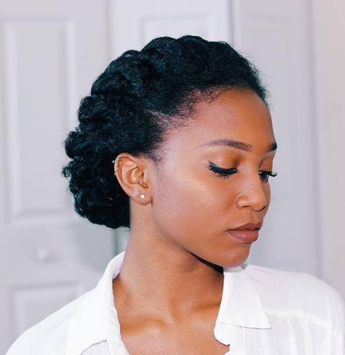 елегантен Updo For Natural Hair