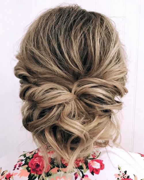 Zkroucený And Pinned Low Updo For Prom