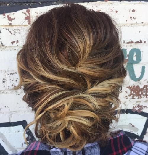 разхвърлян Loose Updo For Hair With Highlights