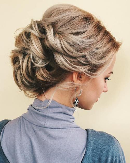 Volný Twisted Updo With A Bouffant