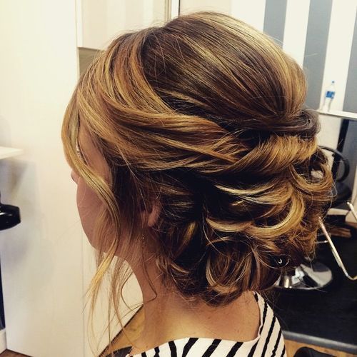 kudrnatý updo for brown hair with highlights