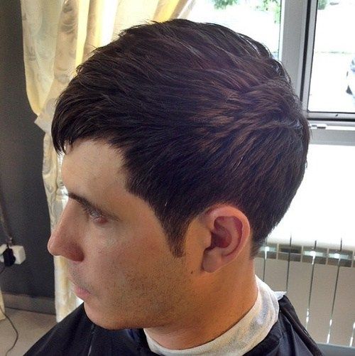 Männer's short layered haircut
