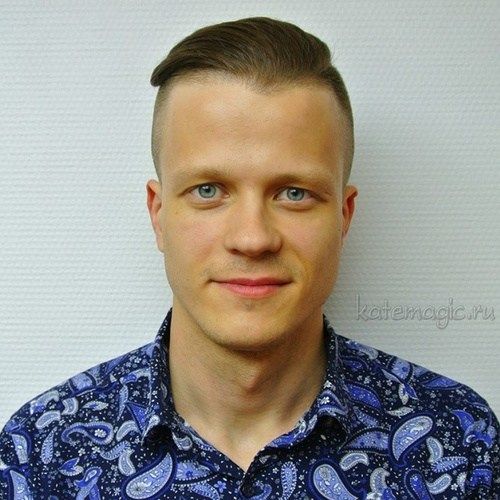 Männer's undercut hairstyle for oblong face