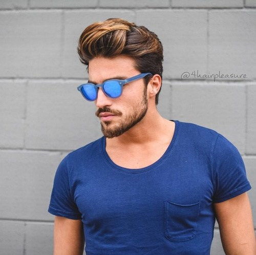 Männer's medium hairstyle for thick hair