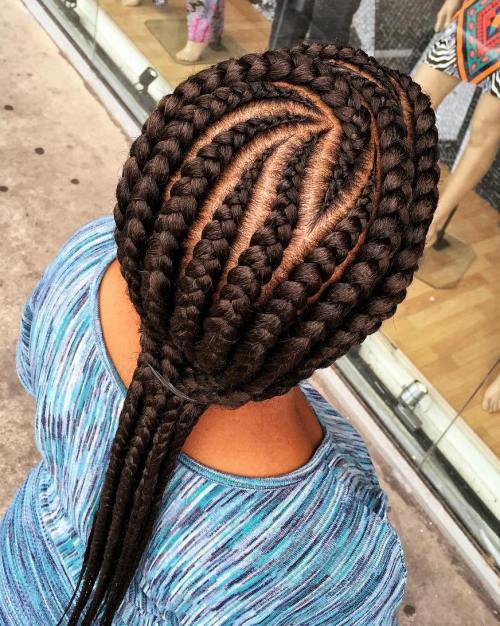 прегърбен Cornrows With Extensions