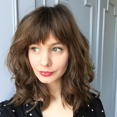 Střední Layered Haircut With Straight Bangs