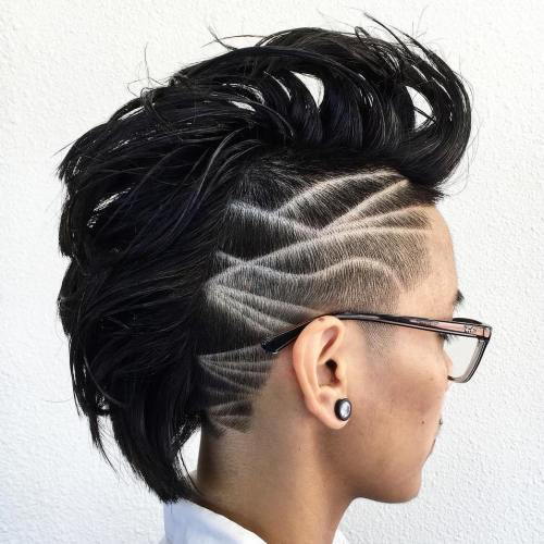 Frau's Mohawk With Carved Designs
