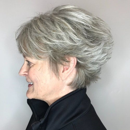 дълго Feathered Gray Pixie For Older Women